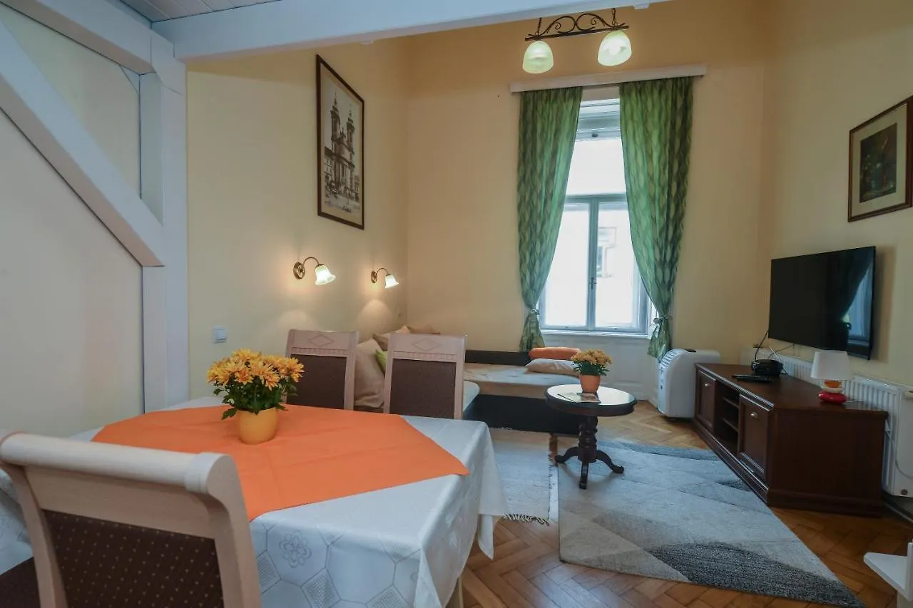 Centrum Vendeghaz Apartment Eger
