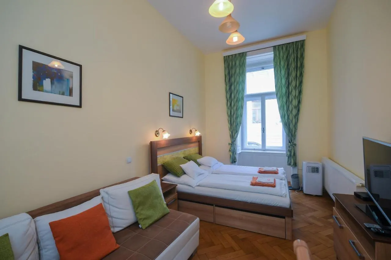 Centrum Vendeghaz Eğri Daire
